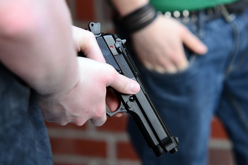 A minor shot at a man to avenge his father's beating in broad daylight in Delhi