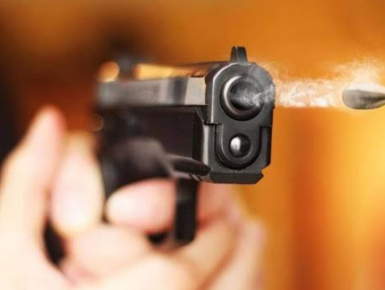 Breaking News : Gunman of BJP leader shoots himself in Jalandhar