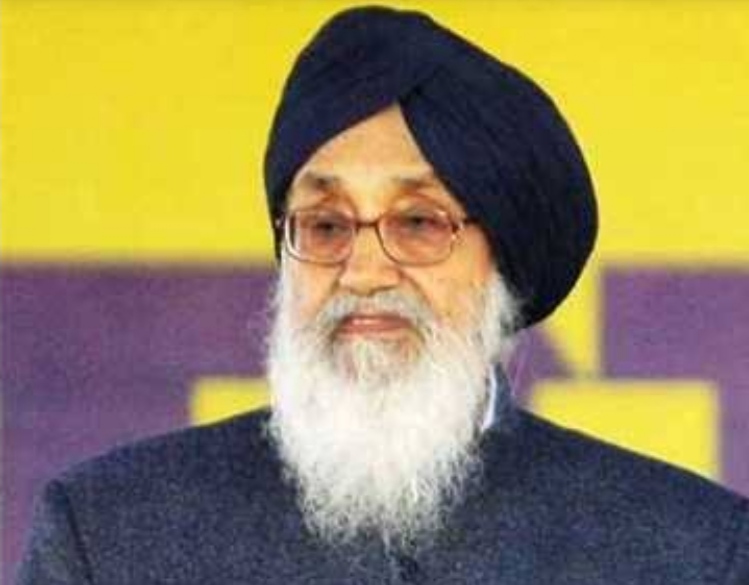 किसानों के समर्थन में पंजाब के पूर्व CM प्रकाश सिंह बादल ने लौटाया पद्म विभूषण