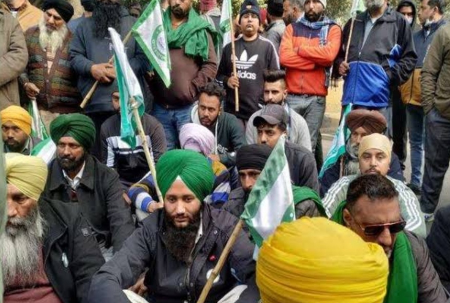 In Jalandhar, members of farmer organizations again surrounded the house of North-West Delhi MP Hansraj Hans, traffic jam