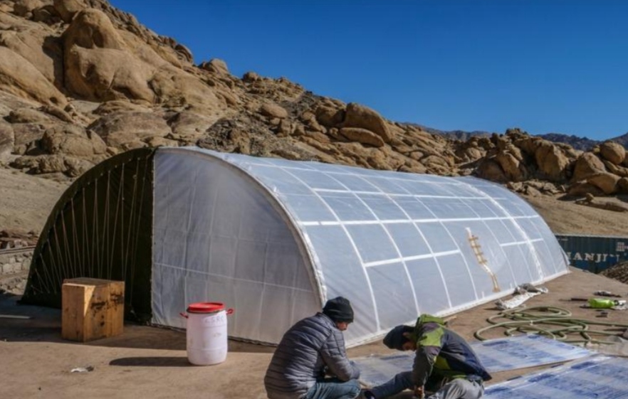 sonam wangchuk builds solar energy heating tent on galvan valley army soldiers