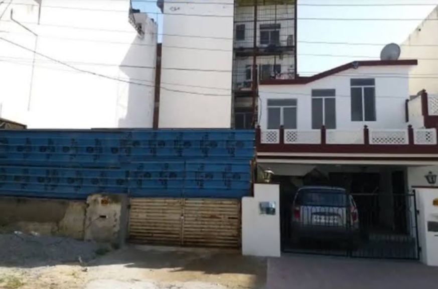 Thieves dug 20-foot-long tunnel, penetrated doctor's basement, cleaned silver worth of crores