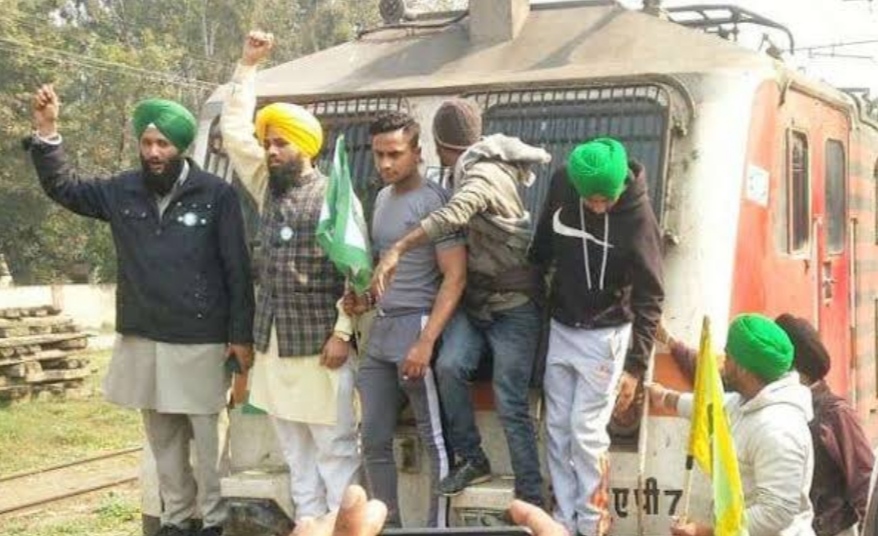 Kisan agitation: farmers in Jalandhar show the impact of rail stop movement