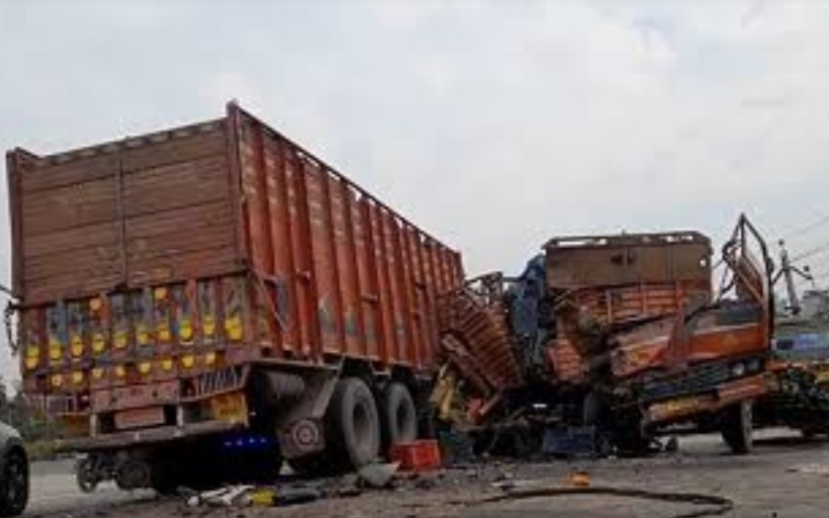 One killed, 3 injured in a face-to-face collision between two trucks on Nakodar Road, Jalandhar
