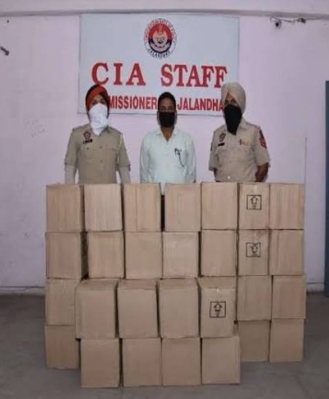 36-box-of-liquor-recovered-from-car-near-rama-mandi-bridge-in-jalandhar