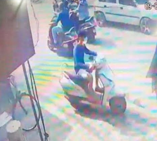 Scooty theft from outside the shop in Jalandhar, CCTV camera caught thief
