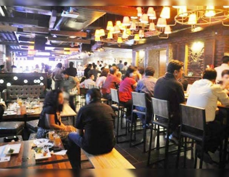 Commissionerate police ordered closure of restaurants, clubs, pubs and bars in the city at 12 o'clock, no entry of customers after 11 o'clock