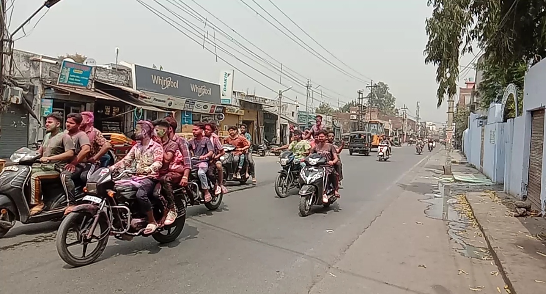 jalandhar-people-celebrated-holi-festival-and-ignored-coronavirus-guidelines