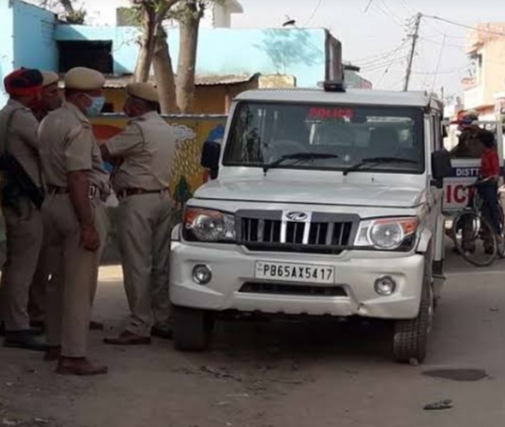 Search operation started in Pathankot due to two suspicious looks in the area adjacent to the Pak border