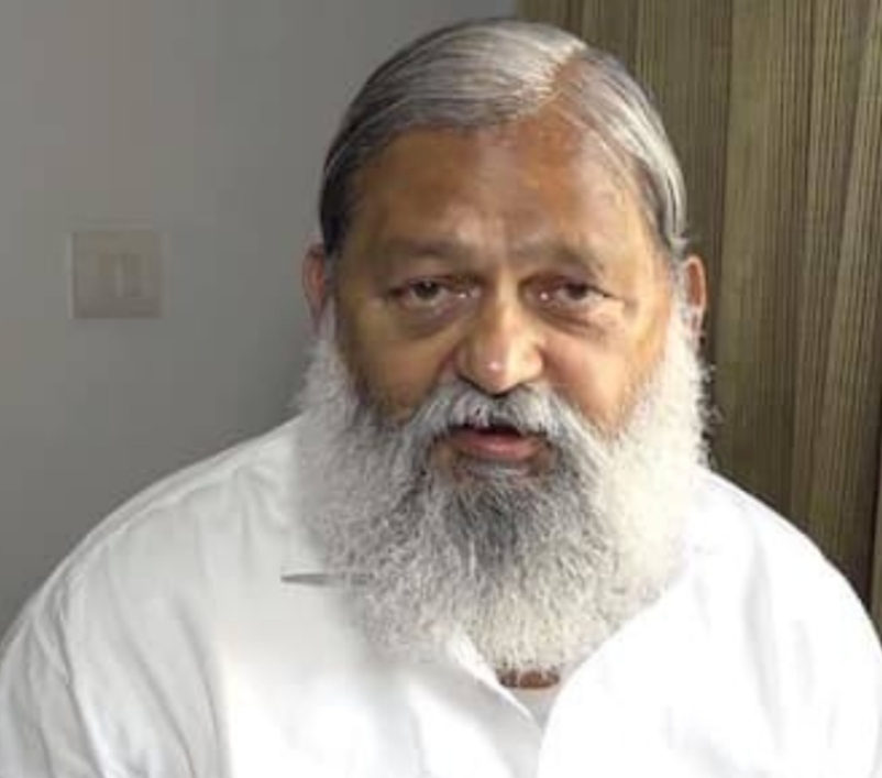 Haryana Home Minister Anil Vij narrowly escapes car accident near AIIMS in Delhi