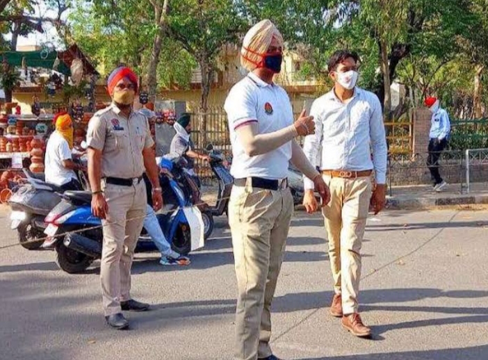 ludhiana-police-starts-announcement-as-total-lockdown-announce-in-dugari-area