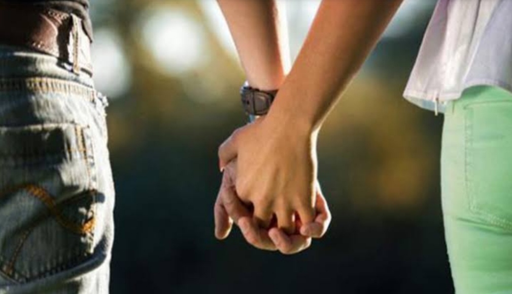 amritsar-sgpc-employee-caught-with-police-constable-wife