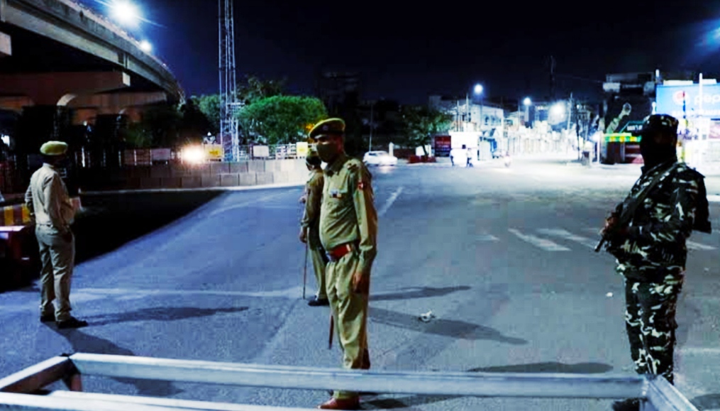 Curfew in all 20 districts of Jammu and Kashmir from 10 am to 6 am, 50% shops will open in rotation