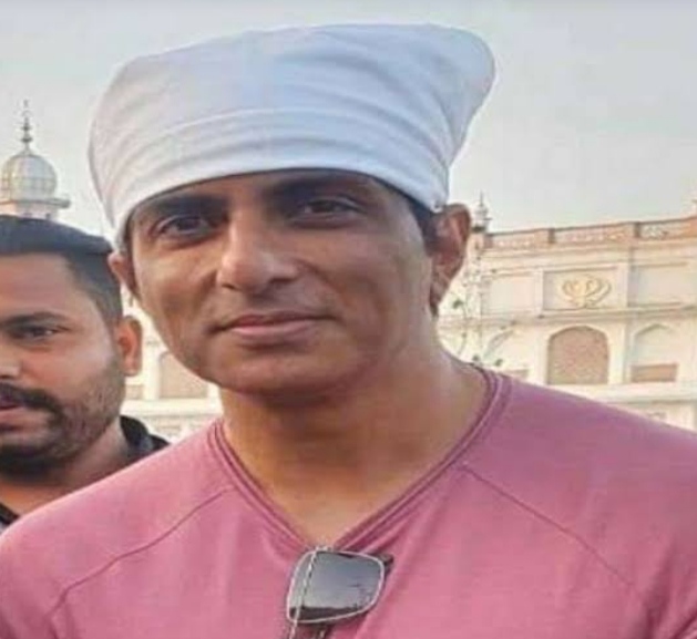 Sonu Sood arrives in Amritsar to promote Corona vaccination campaign, foreheaded in Sri Harimandir Sahib
