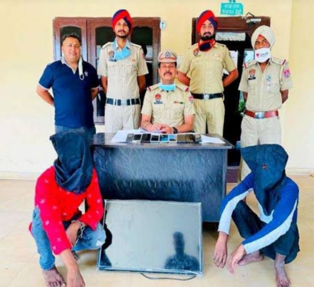 Police of Division 8 in Jalandhar arrested two youths with stolen goods, one LED and 9 mobiles recovered