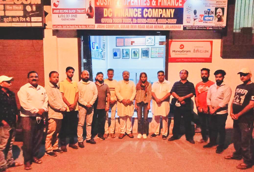 The girl trapped in Dubai was brought back to India by the efforts of the National Parshuram Army