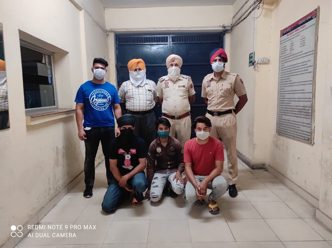 Police of police station 2 arrested 3 accused for committing the robbery