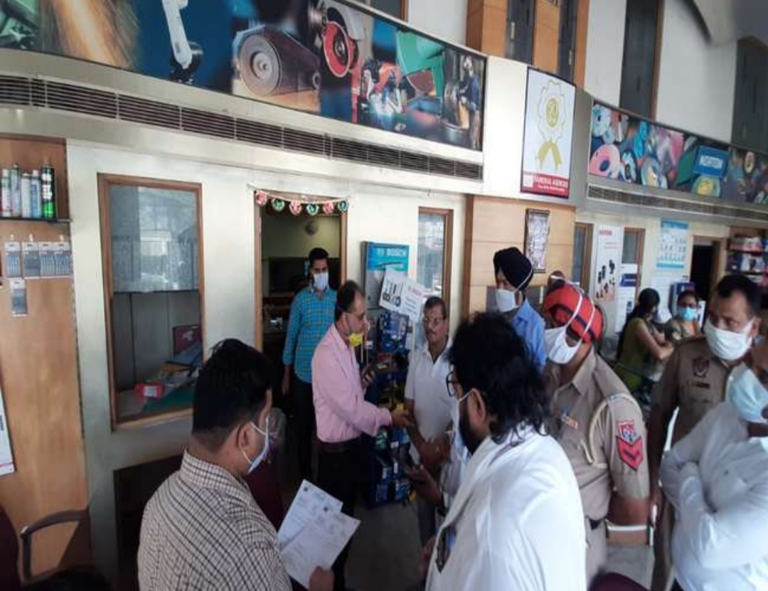 oxygen-cylinders-black-marketing-near-madan-floor-mill-chowk-in-jalandhar