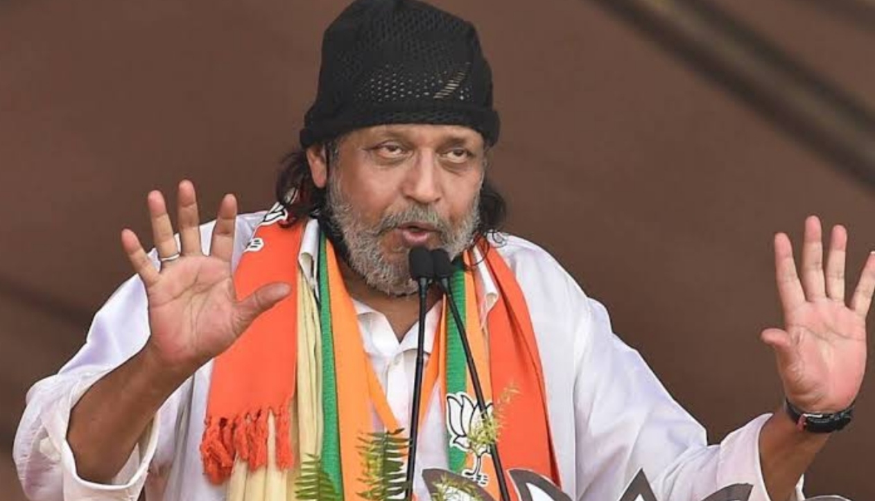 Bollywood superstar Mithun Chakraborty also came under the grip of Corona, isolating himself