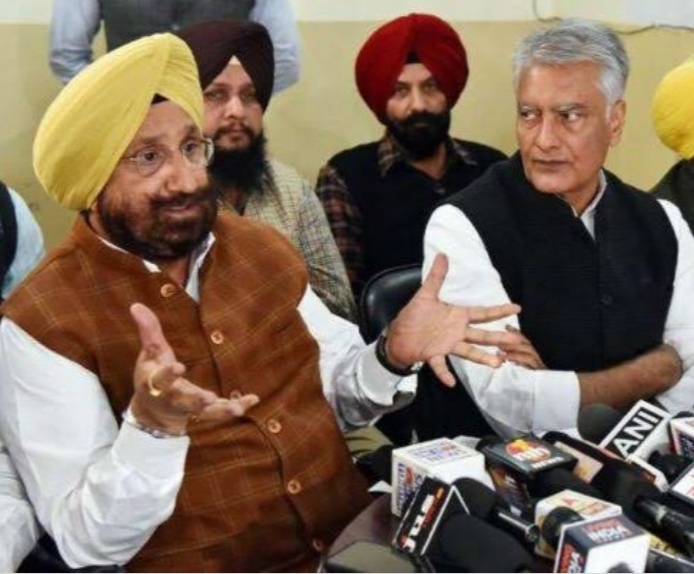 Cabinet ministers Sukhjinder Randhawa and Sunil Jakhar submitted their resignation to the Chief Minister in the cabinet meeting, stir in the Congress party
