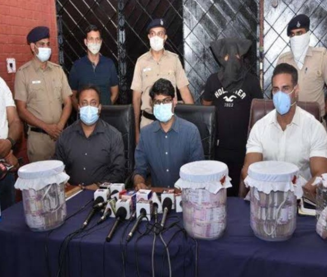 Security guard arrested for stealing Rs 4 crore from AXIS bank in Chandigarh, activity on internet media costlier