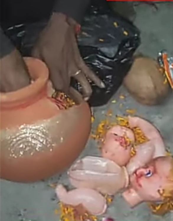 Jalandhar-the villagers caught the tantrik and his disciples doing magic in the crematorium
