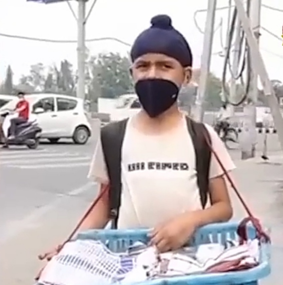 punjab-government-will-bear-the-expenses-of-education-of-10-year-old-vansh-who-sell-socks