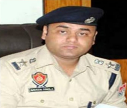 family-of-policemen-dead-from-on-duty-corona-to-get-50-lakh-ssp-handed-over-check-to-dsps-wife