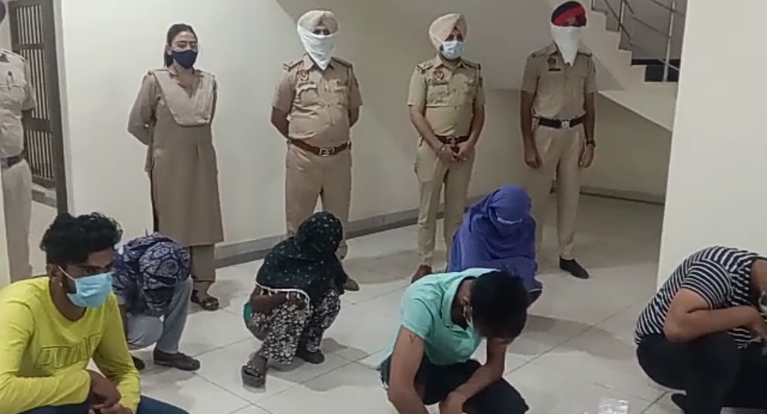 Police bust eight people, including Kingpin of gang, busted for running Honey Trap game in Basti Bawa Khel