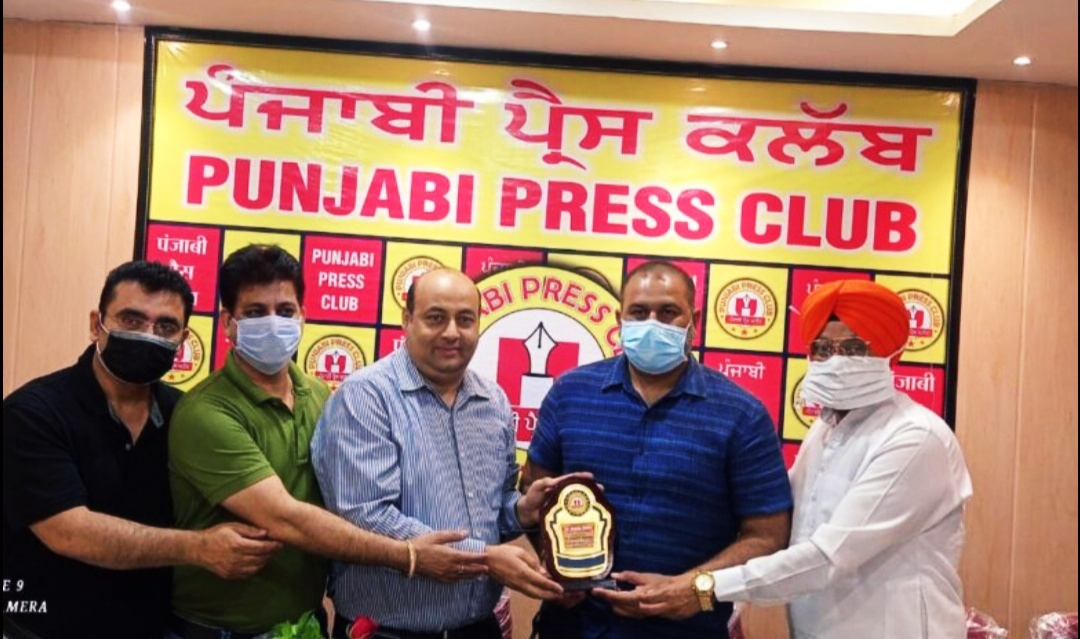 MLA Sushil Rinku honored by Punjabi Press Club