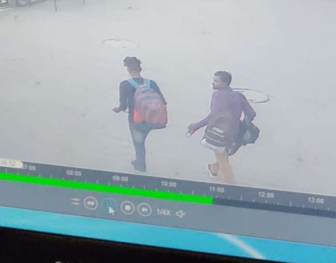 Servant absconded with goods worth Rs 1 lakh from Dr. Punit's house of SGS Hospital in Jalandhar, incident captured in CCTV camera
