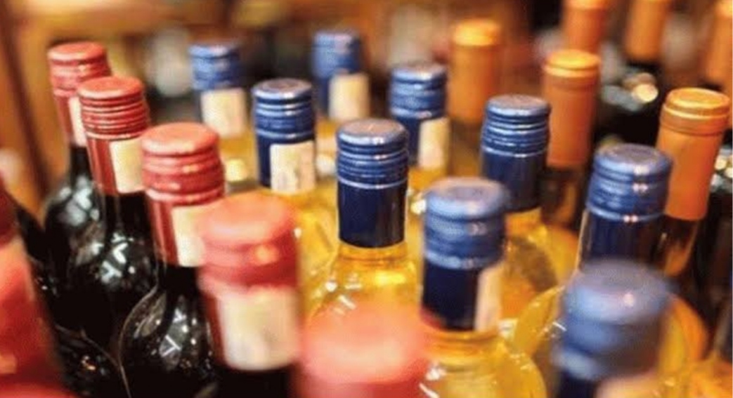 Jalandhar Police caught a truck full of 350 boxes of illegal liquor