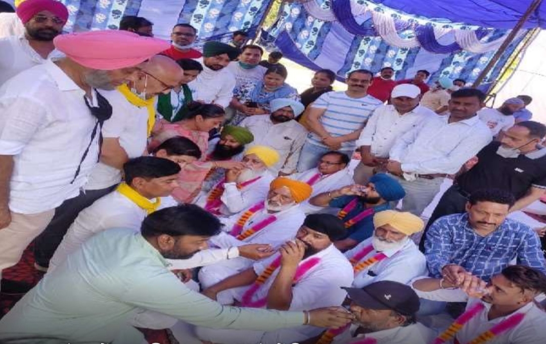 AAP party's hunger strike ends in Jalandhar, party workers were sitting in front of DC office regarding scholarship scam