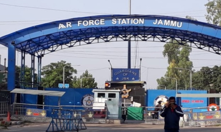 Two bomb blasts - two injured with the help of two drones at the technical airport of Jammu