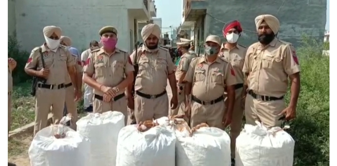 Excise department team raids illegal liquor factory in Jalandhar, 6 bags full of lids found from a house in Shiv Nagar