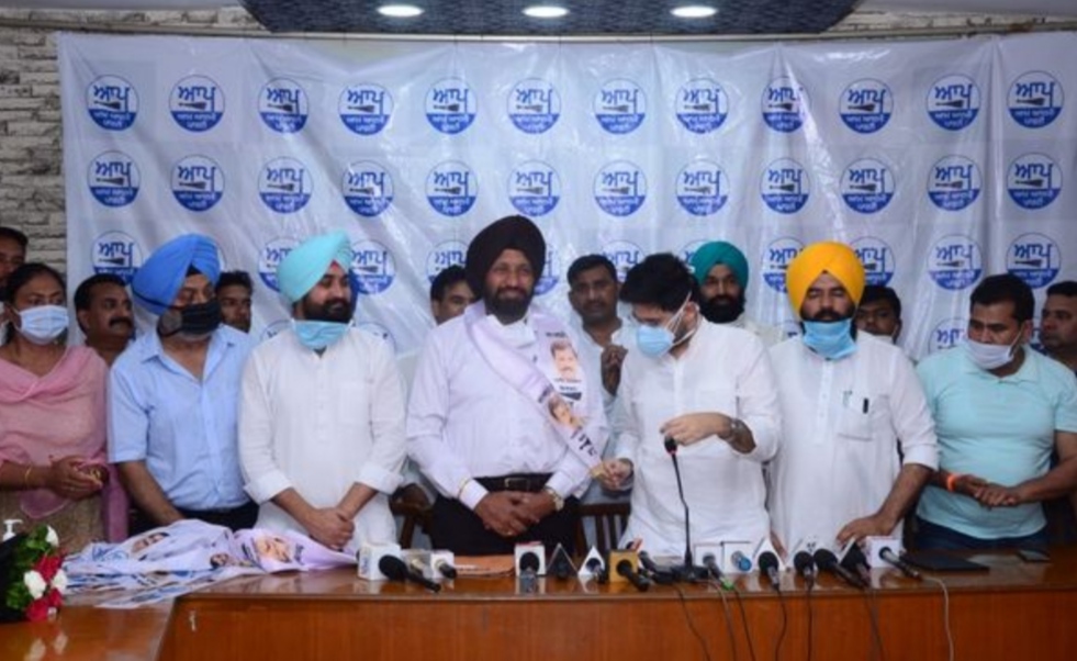 Former DCP Balkar Singh joined Aam Aadmi Party, the party will decide on the candidature later