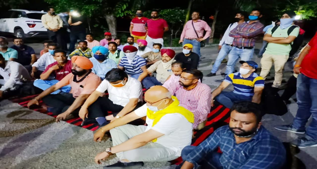 Around 100 members of DMA gheraoed the police commissioner till 12 o'clock in the night