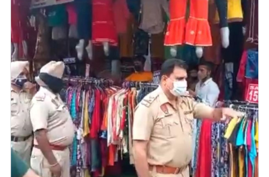 sunday-market-in-jalandhar-seeing-the-crowd-gathering-the-splints-in-front-of-the-shops-were-removed