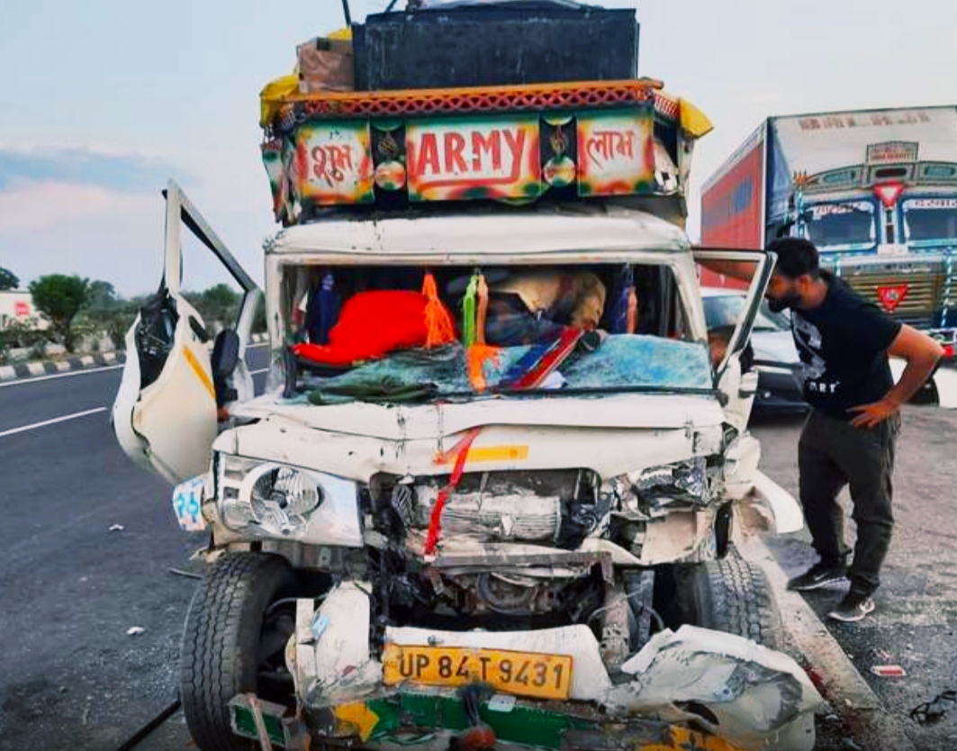 2-people-died-in-bolero-pickup-accident-near-goraya