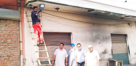 LED street lights were installed in ward no 61 of Jalandhar, residents of the area thanked councilor Risma Khosla