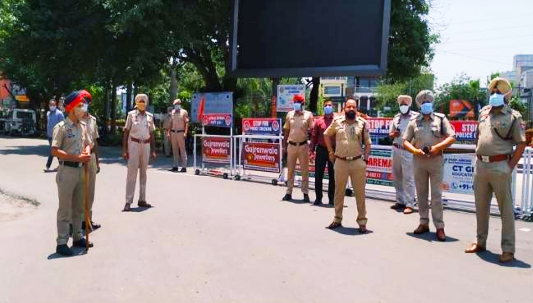 On the 37th anniversary of Operation Blue Star, the Commissionerate Police appeared on high alert, the officers themselves posted on the blocks