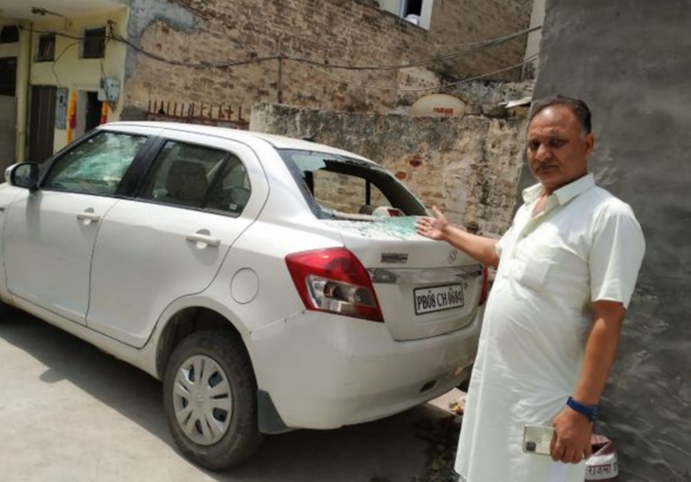 In Jalandhar late night, masked youths broke the glass of a car parked outside the house of a woman Congress councilor.