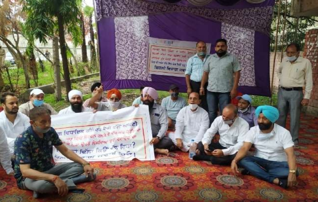 congress-councilors-protest-against-powercom-in-jalandhar