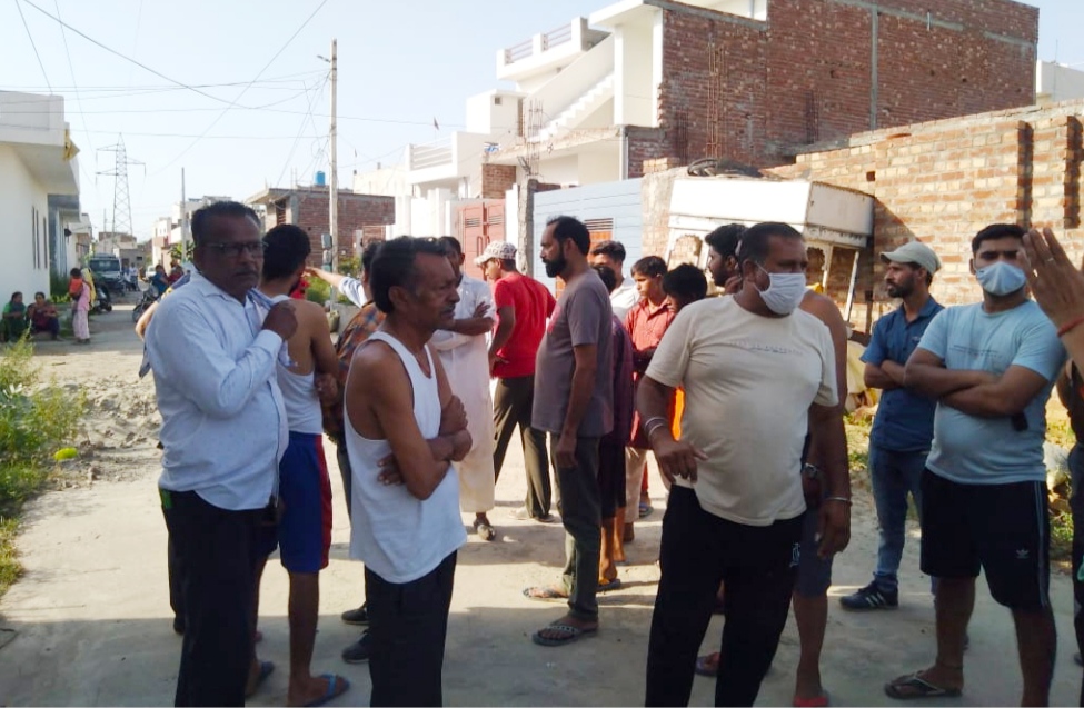 Youth scorched after being hit by high tension wires in Basti Danishmanda, condition critical