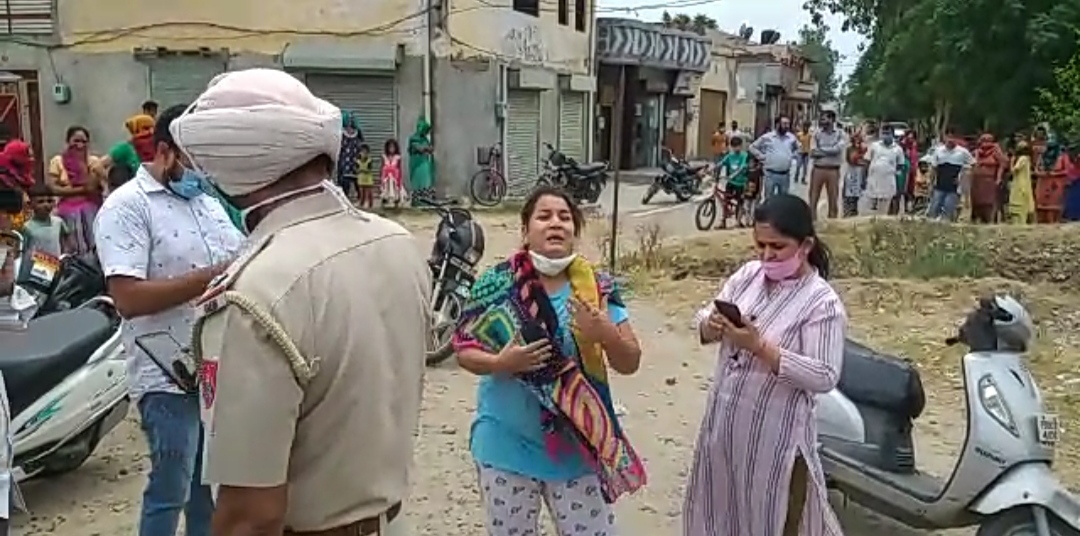 father-in-law-accused-of-molesting-daughter-in-law-committed-suicide-by-jumping-in-front-of-the-train-family-members-said-60-lakh-rupees-were-being-demanded