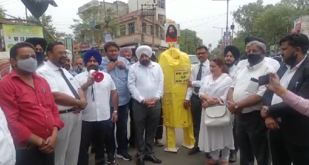 Baba Ramdev's effigy burnt in Jalandhar, lawyer and IMA head said - he has become Lala, not Baba