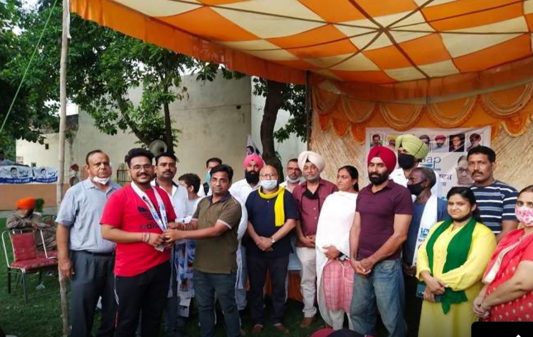 The enthusiasm of the party increased due to the participation of 100 families in the Aam Aadmi Party in Jalandhar.