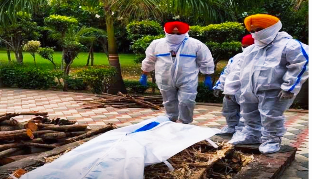 administration-gets-performed-last-rites-of-man-who-died-of-corona-infection