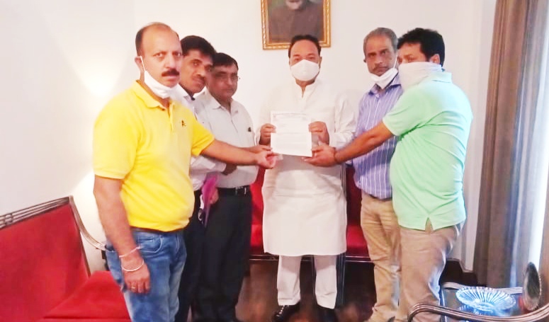 AIIEA delegation submitted memorandum to MP Chaudhary Santokh Singh against privatisation of United India Insurance Company Limited
