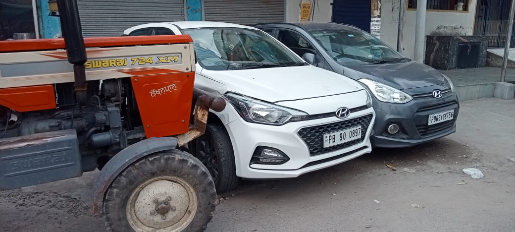 Drunk driver driving a canter hit several vehicles in Santokhpura near Lamba Pind Chowk in Jalandhar